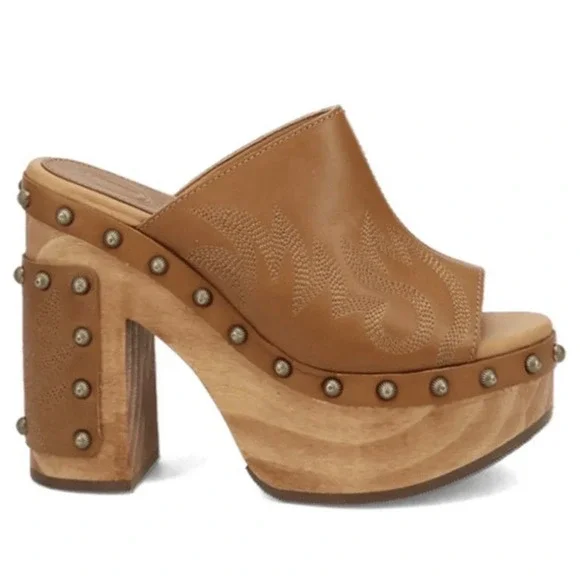 Dingo Women's Free Spirit Wooden Sandals DI2331 TAN Size 7